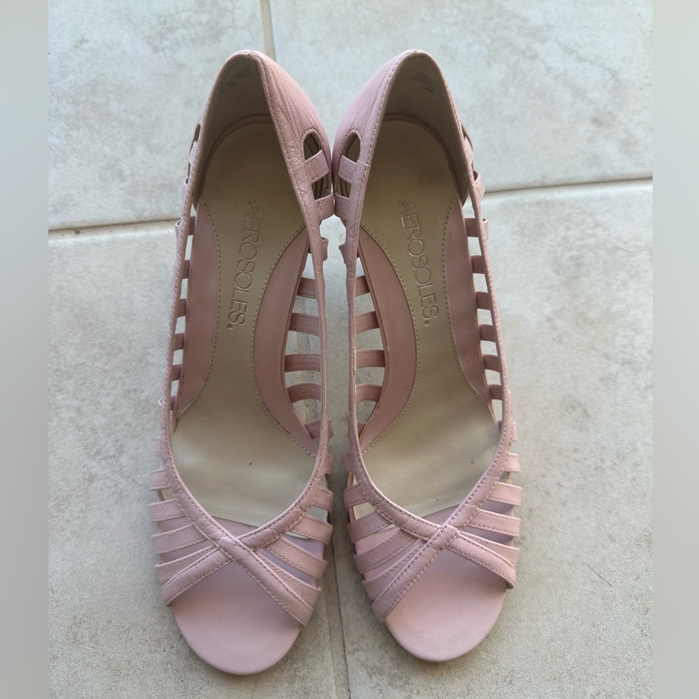 AEROSOLES Pink Heels with Criss-Cross Design